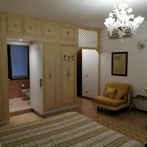 κάντε κράτηση εδώ