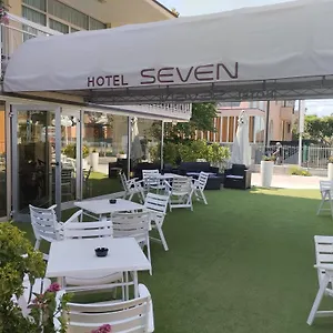 https://hotel-seven.emilia-romagnahotels.net
