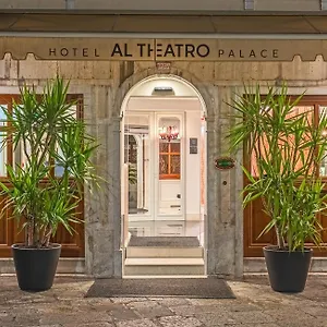 Al Theatro Palace מלון