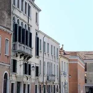 Konukevi Canal Riva De Biasio